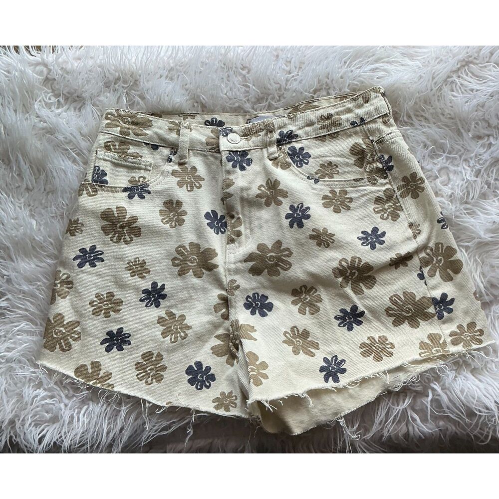 Cream  Flower Patterned Shorts